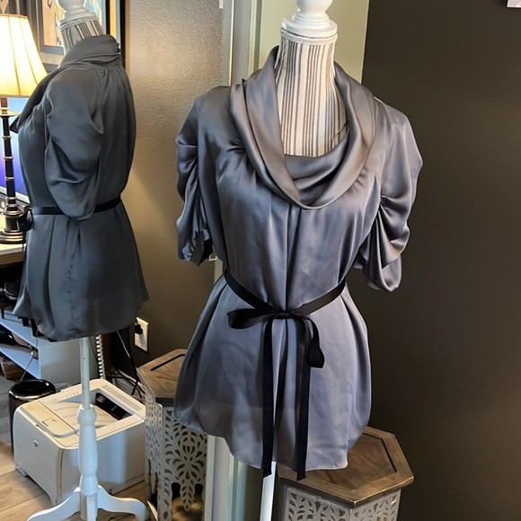 1 hour sale. BCBG Maxazria, gray blouse, size small - Picture 2 of 8